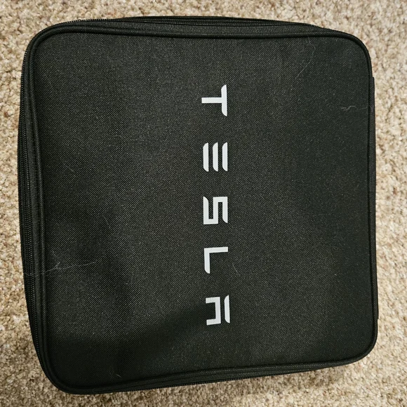 Tesla Mobile Connector charger and storage bag - Picture 3 of 3
